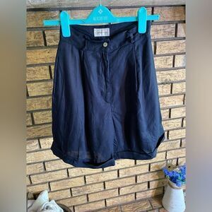 Collection point of view ultra high wasted shorts‎